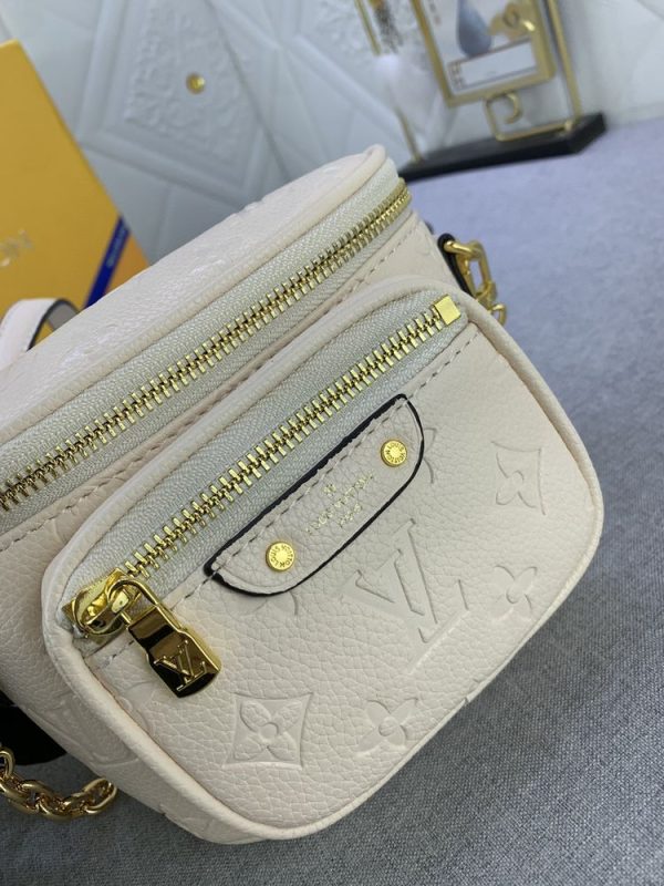 Luxury LV Handbag M46917