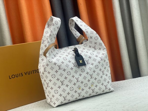 Luxury LV Handbag M24409