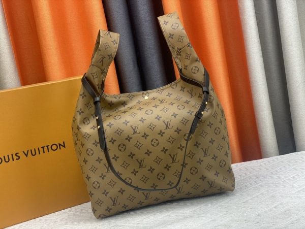 Luxury LV Handbag M24409