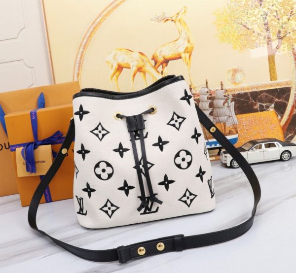 Luxury LV Handbag M23080-M44022