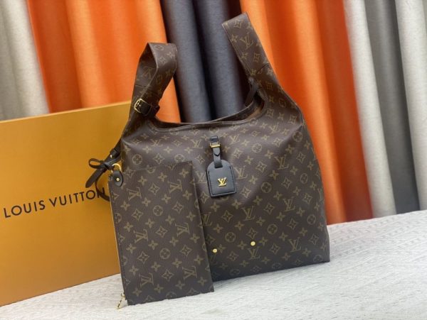 Luxury LV Handbag M24409