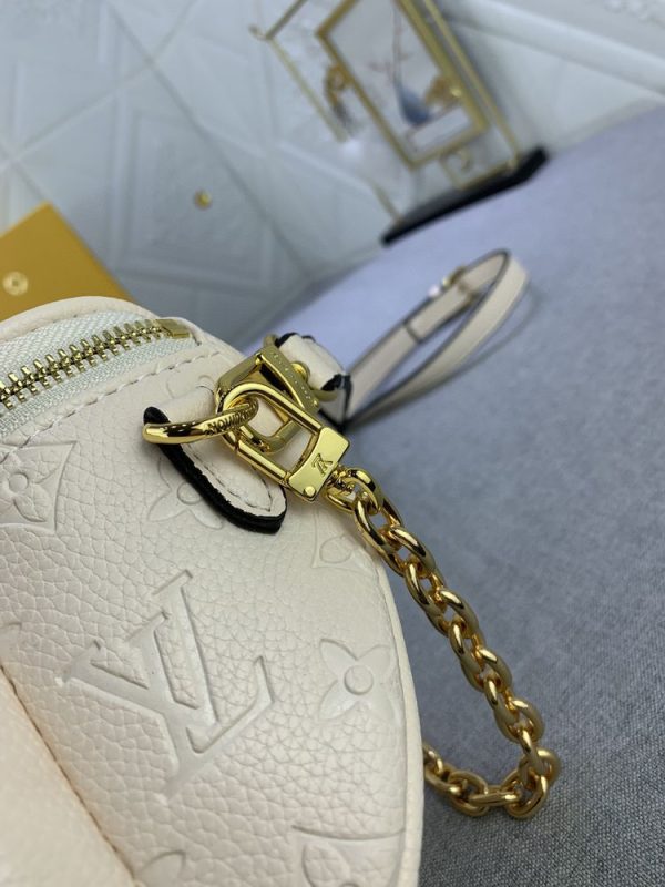 Luxury LV Handbag M46917