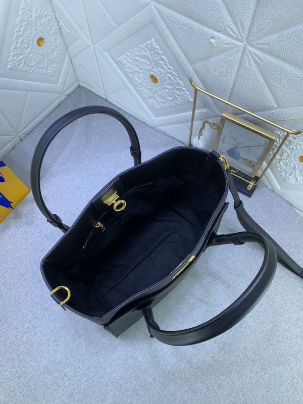 Luxury LV Handbag M22225