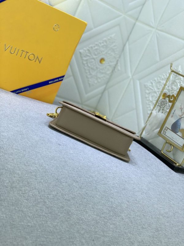 Luxury LV Handbag M82637