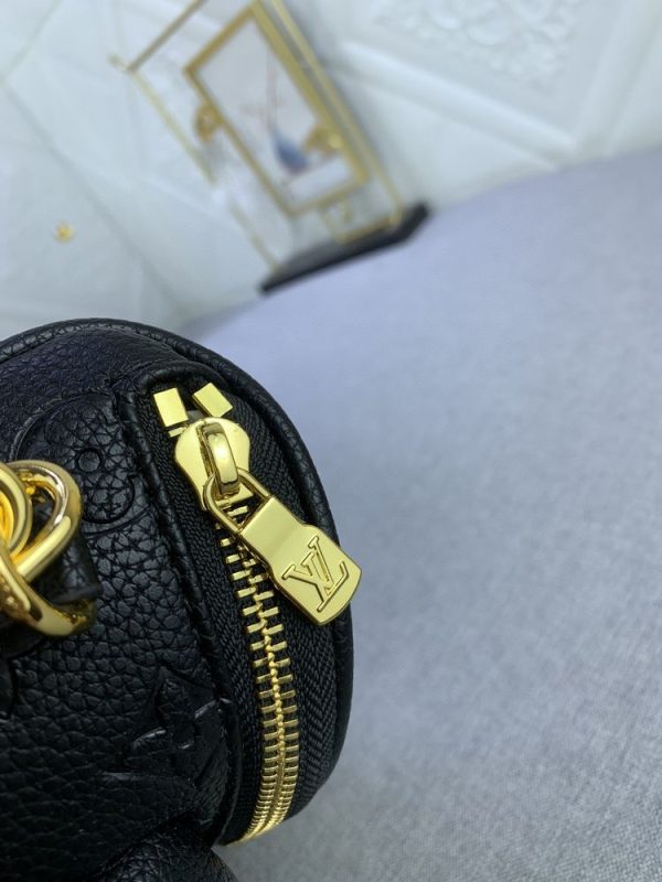 Luxury LV Handbag M46917