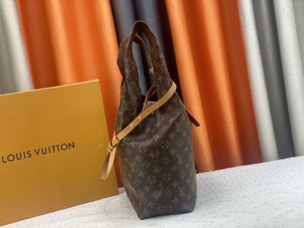 Luxury LV Handbag M24409