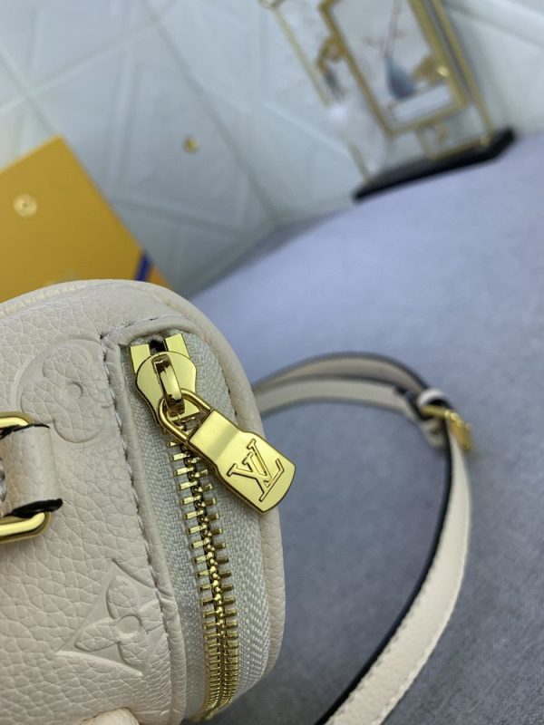 Luxury LV Handbag M46917