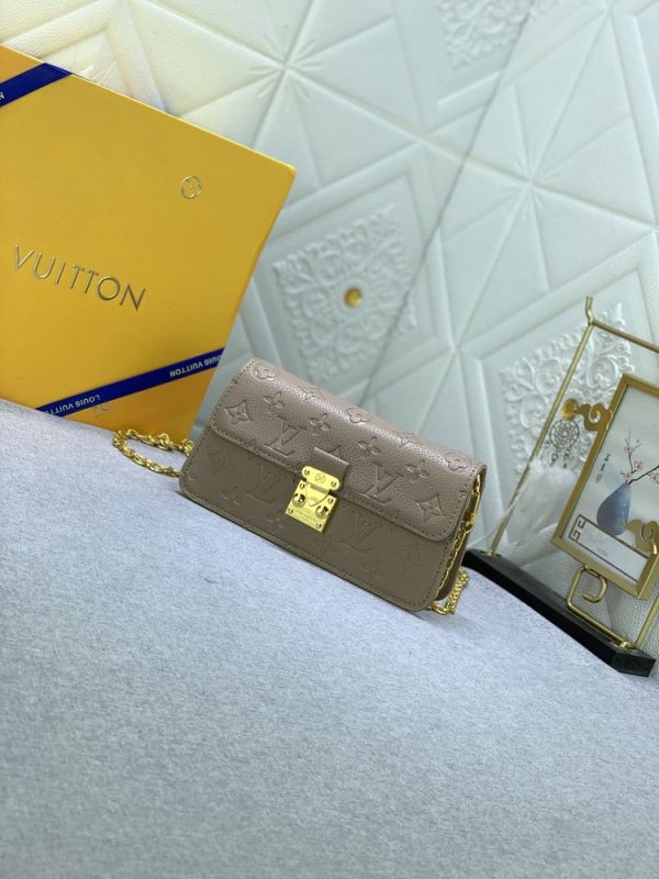 Luxury LV Handbag M82637