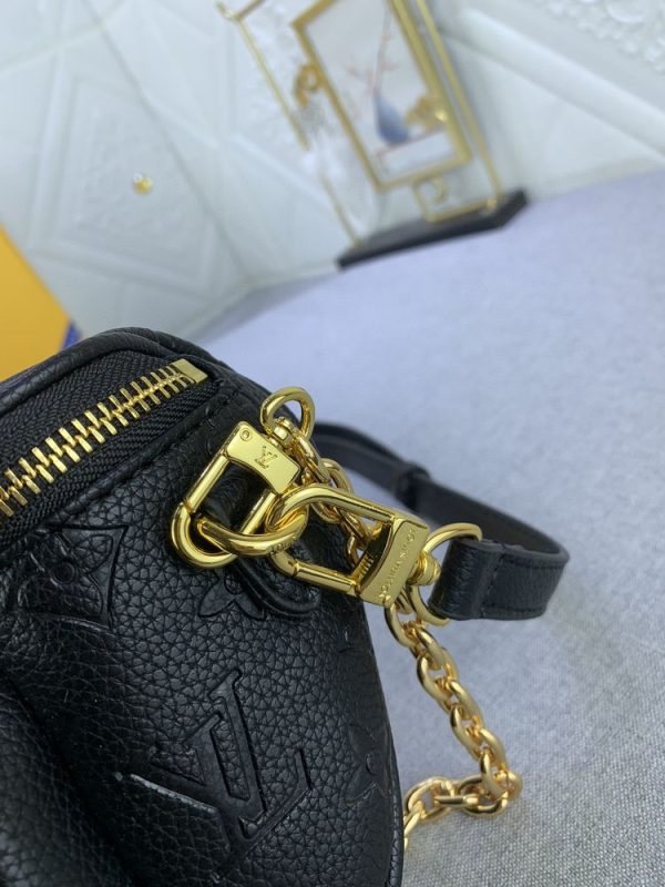 Luxury LV Handbag M46917