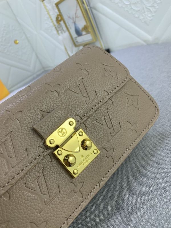 Luxury LV Handbag M82637