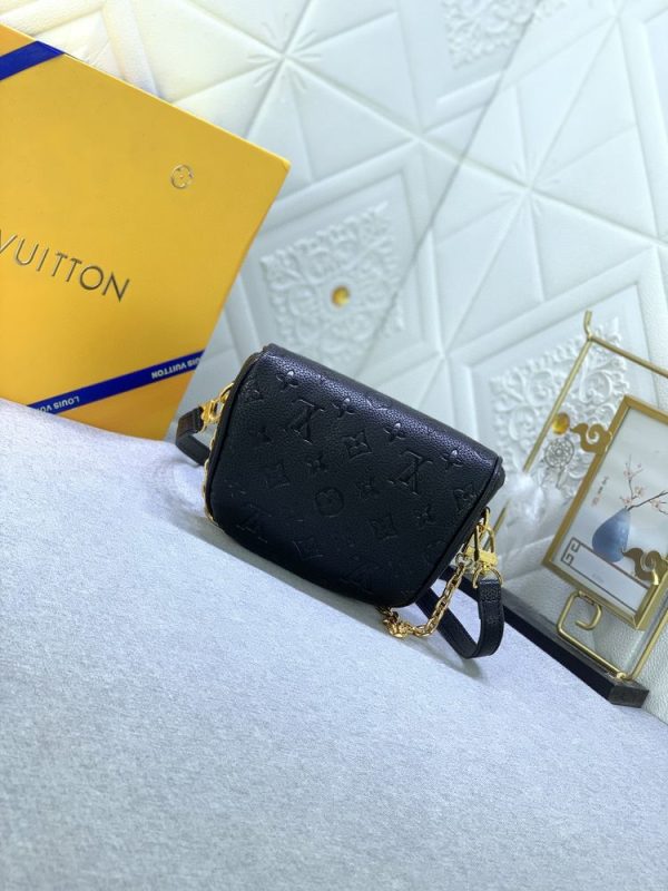 Luxury LV Handbag M46917