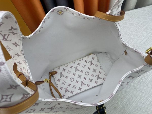 Luxury LV Handbag M24409