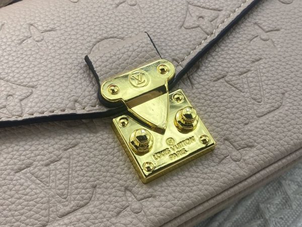 Luxury LV Handbag M46595