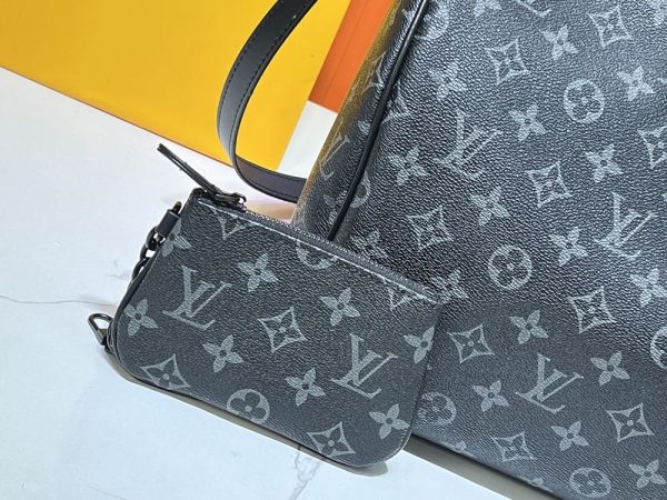 Luxury LV Handbag M24422